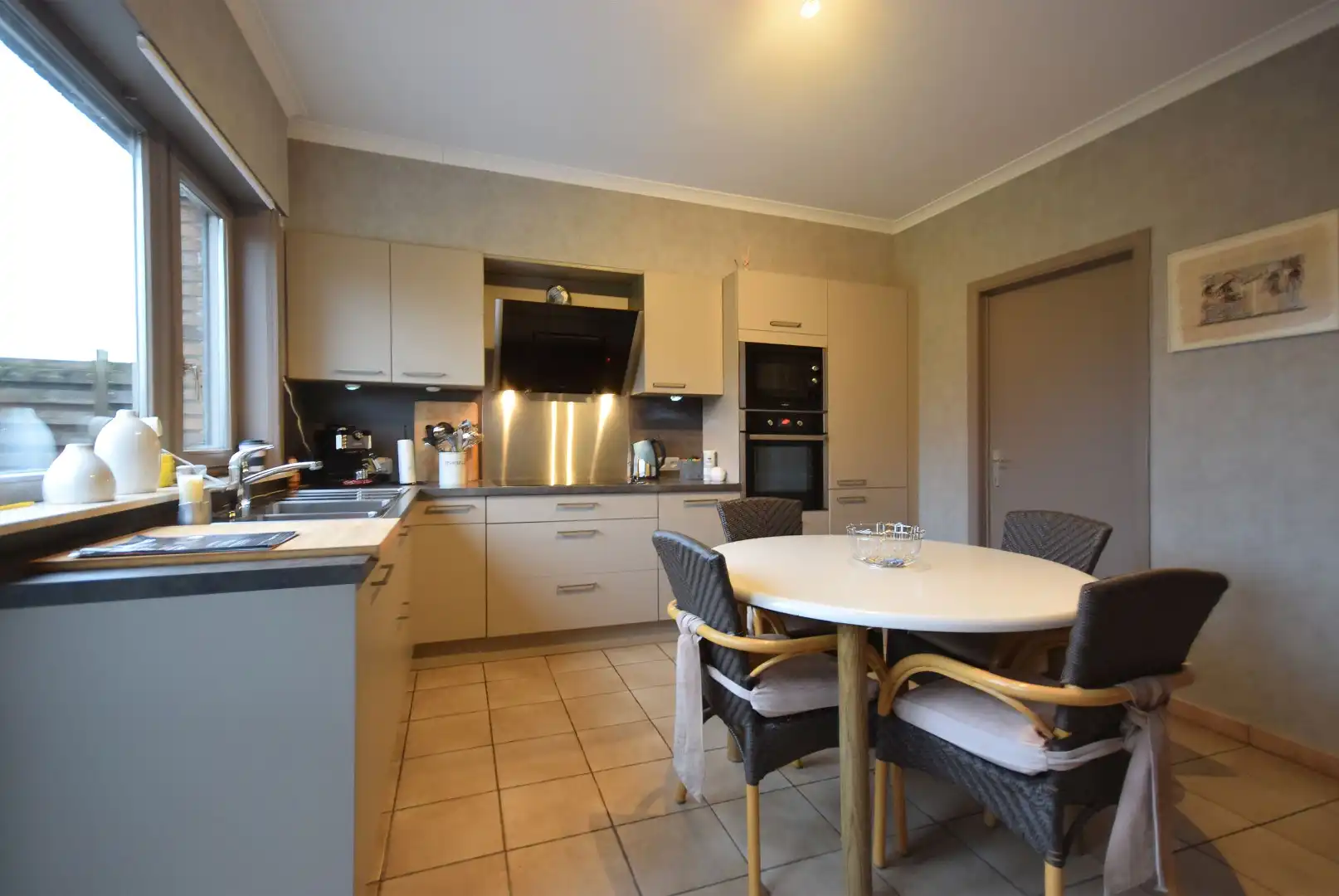 ZEER RUIME EN GOED ONDERHOUDEN HALF OPEN BEBOUWING foto 7