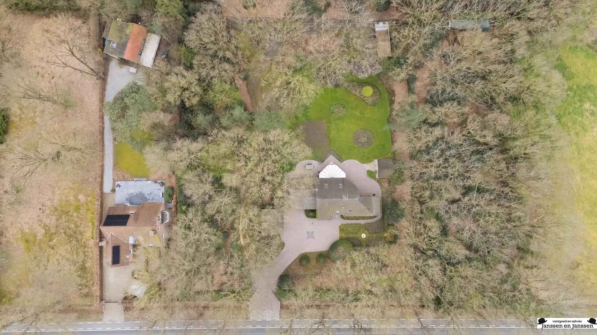 Karaktervolle villa op aan de Bredabaan foto 31
