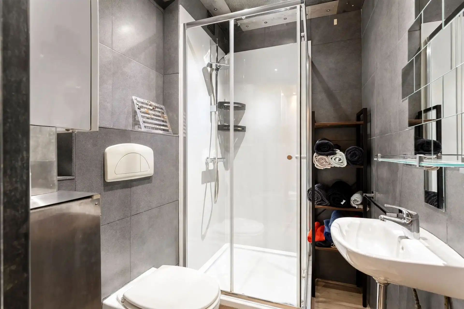 Instapklaar appartement van 78 m² met twee slpk's te Ekeren! foto 10