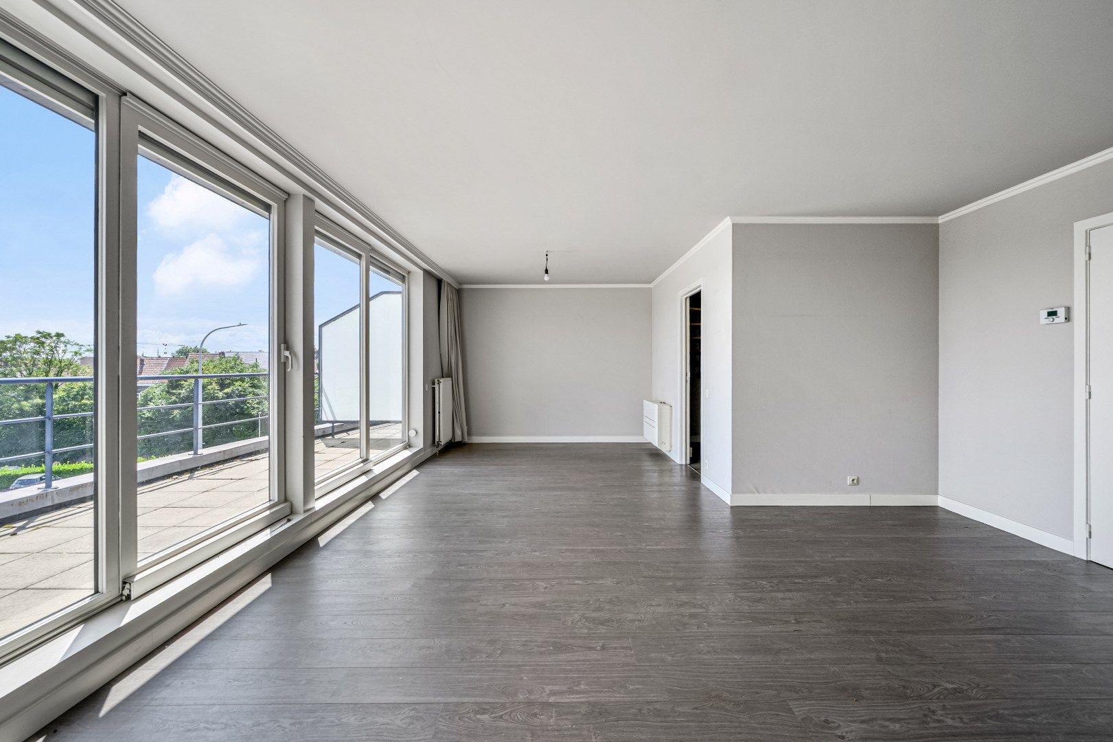 Instapklaar appartement met ruim terras foto 3