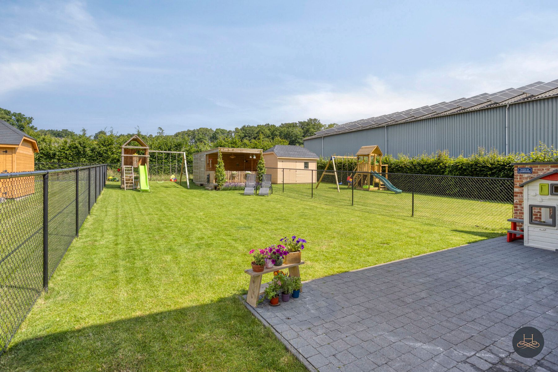 Recente moderne halfopen woning met zicht op groen foto 27