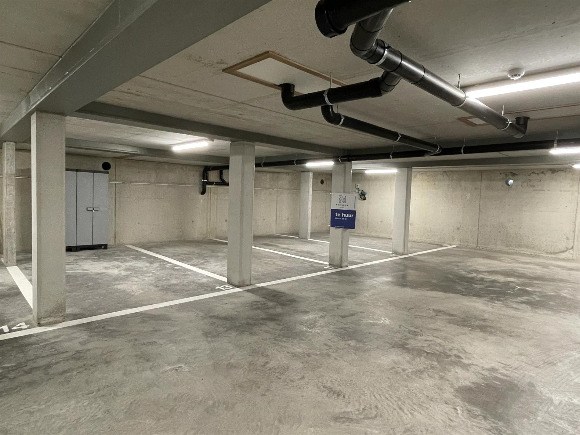 Ondergrondse Parkeerplaats foto {{pictureIndex}}