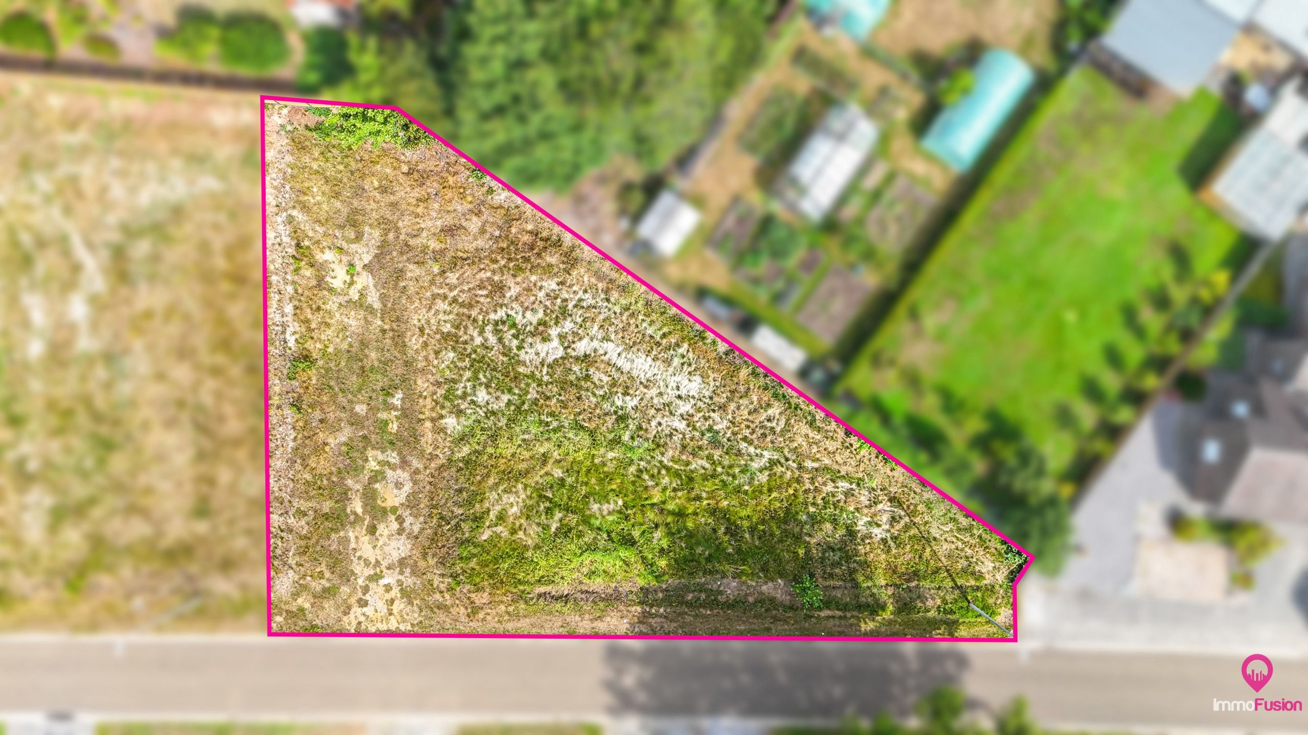 Perceel met uitzonderlijke breedte (40m) in groene omgeving! foto 7