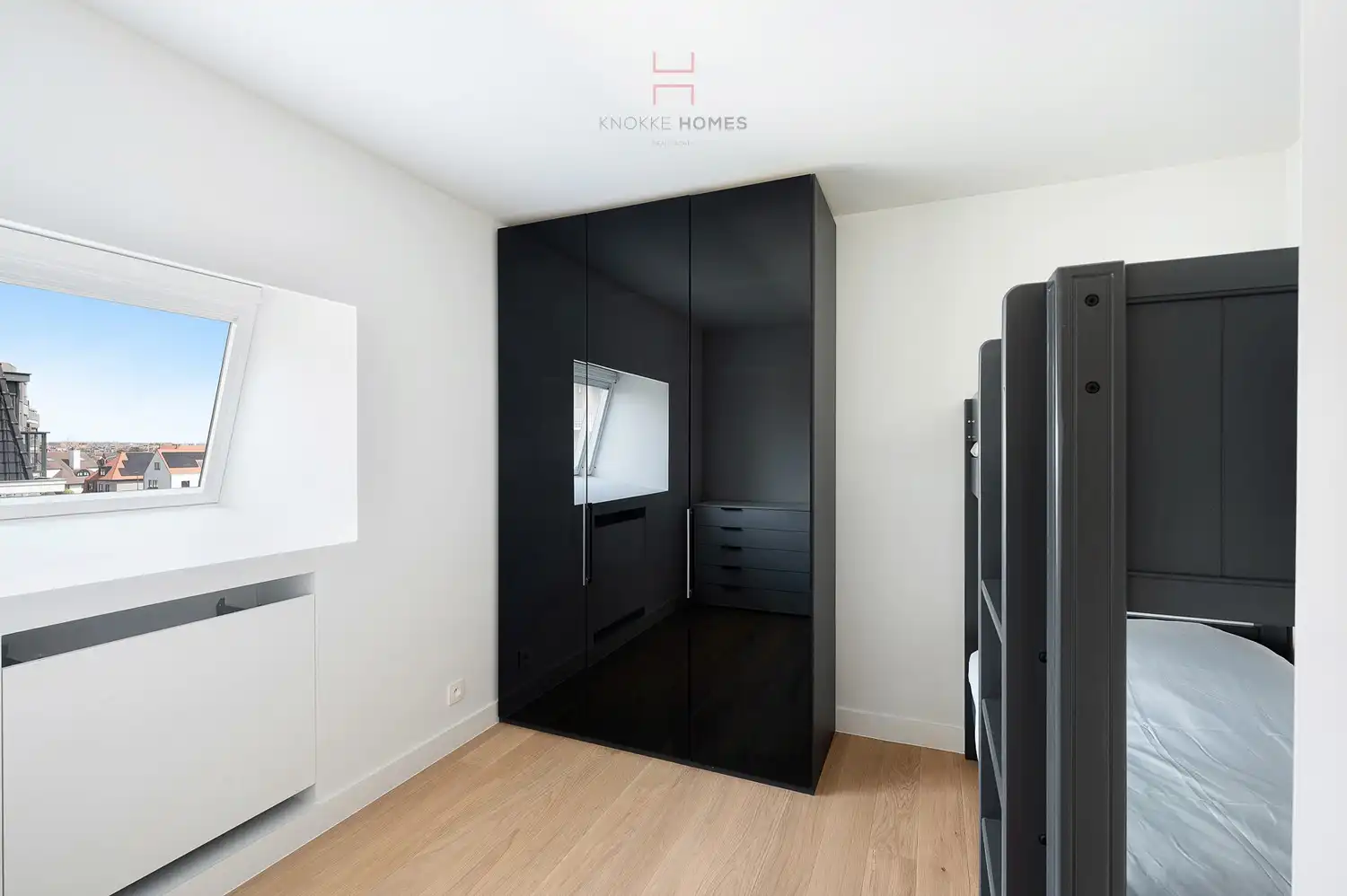 Prachtig gerenoveerd duplexappartement, gelegen op de hoek van een stijlvolle villaresidentie in de Jozef Nellenslaan. foto 26