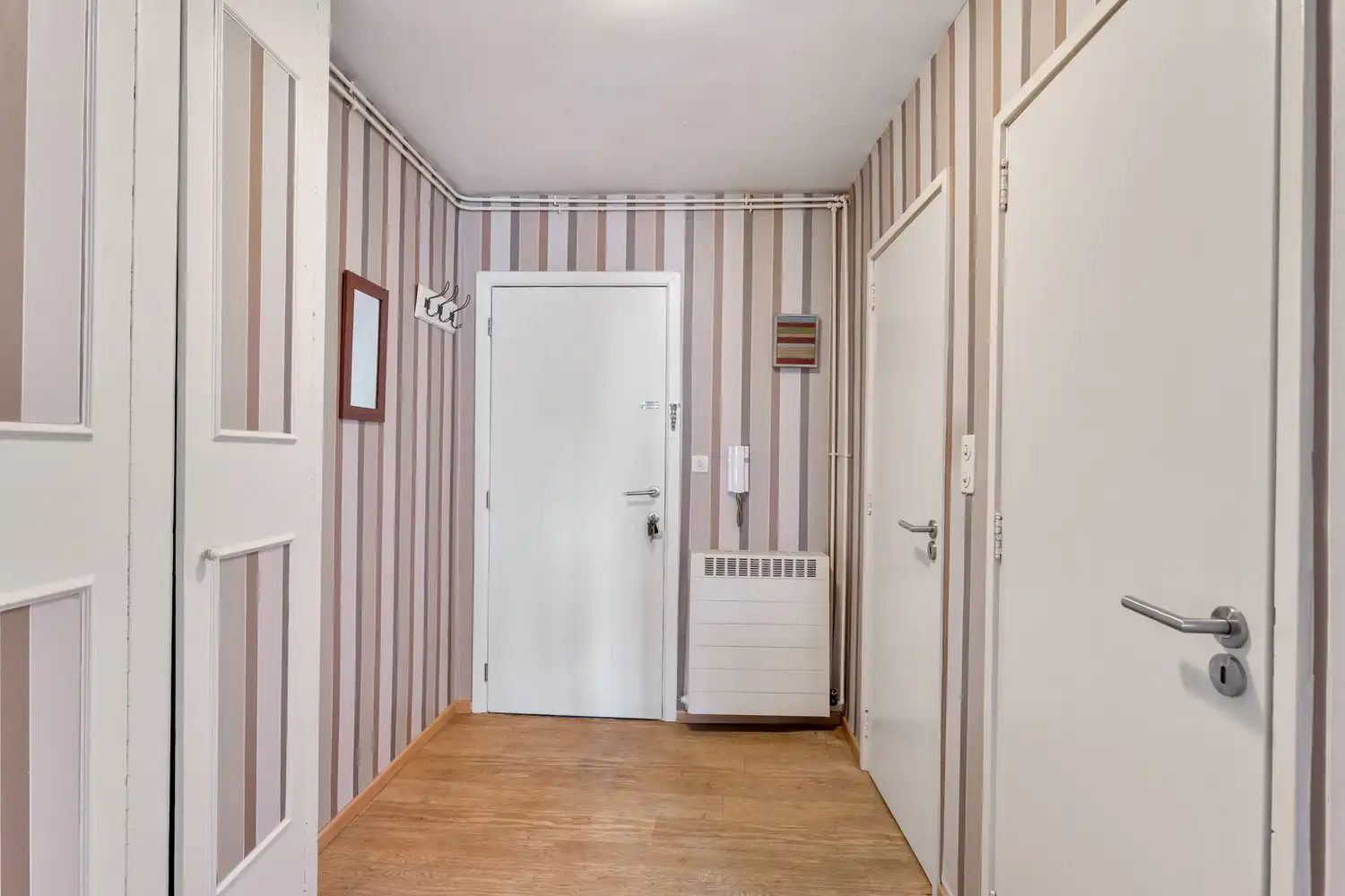 Gunstig gelegen appartement met 2 slaapkamers, ondergrondse autostaanplaats en kelderberging. foto 2