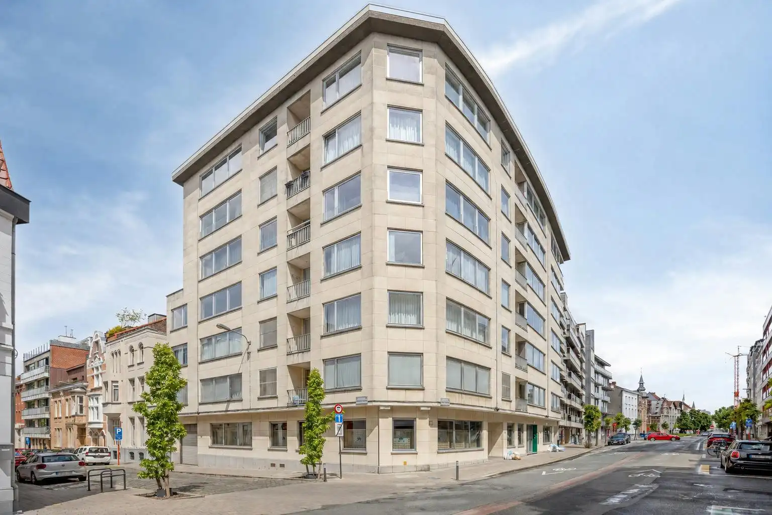 Karaktervol appartement (89m²) te koop in hartje Kortrijk foto {{pictureIndex}}