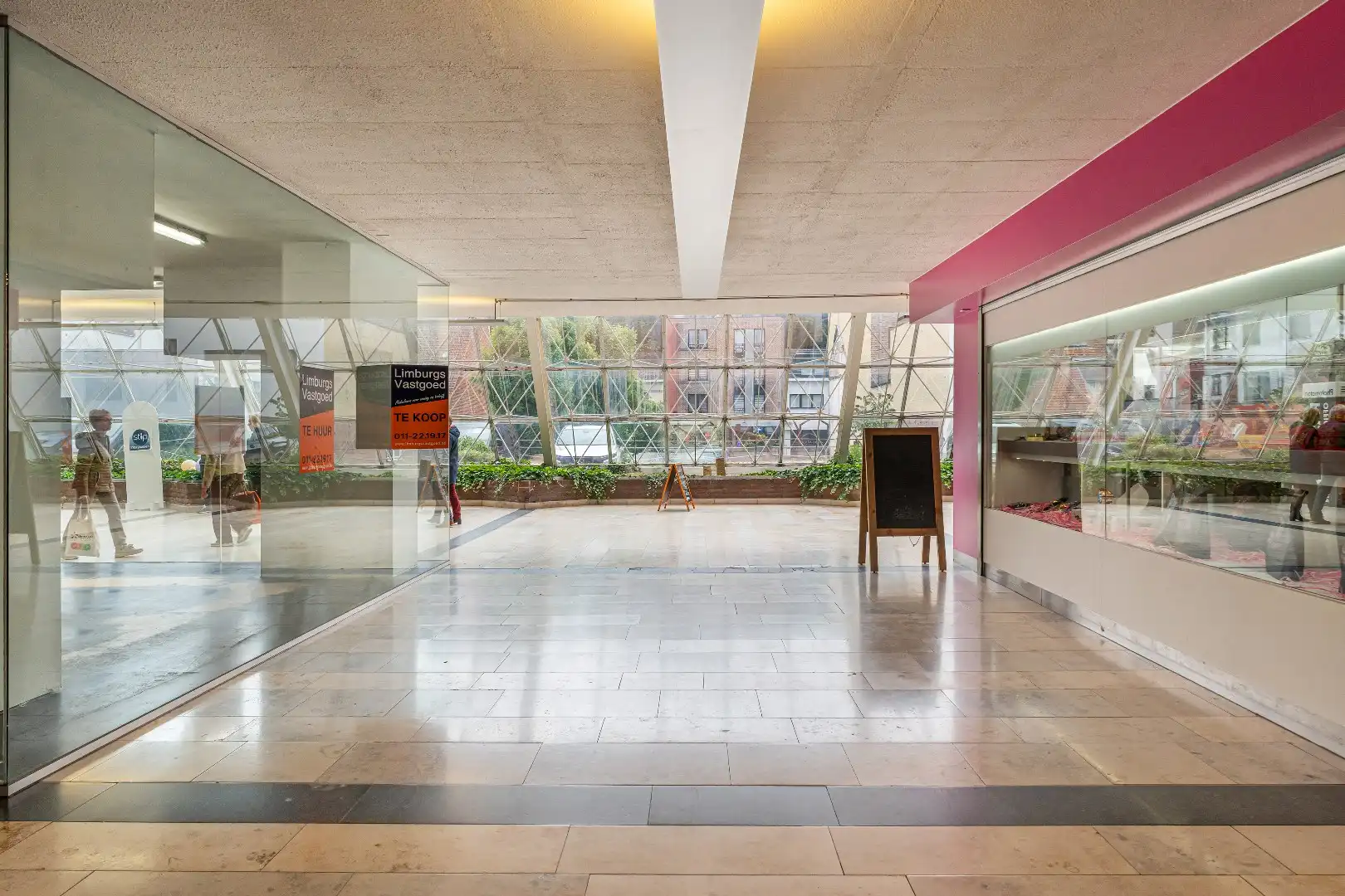 Commercieel uitstekend gelegen handelspand, 39m² foto 3