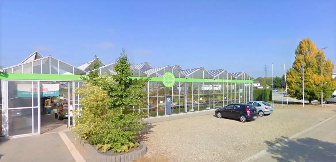 Bedrijfsvastgoed met woonst op een toplocatie te Lanaken! foto {{pictureIndex}}