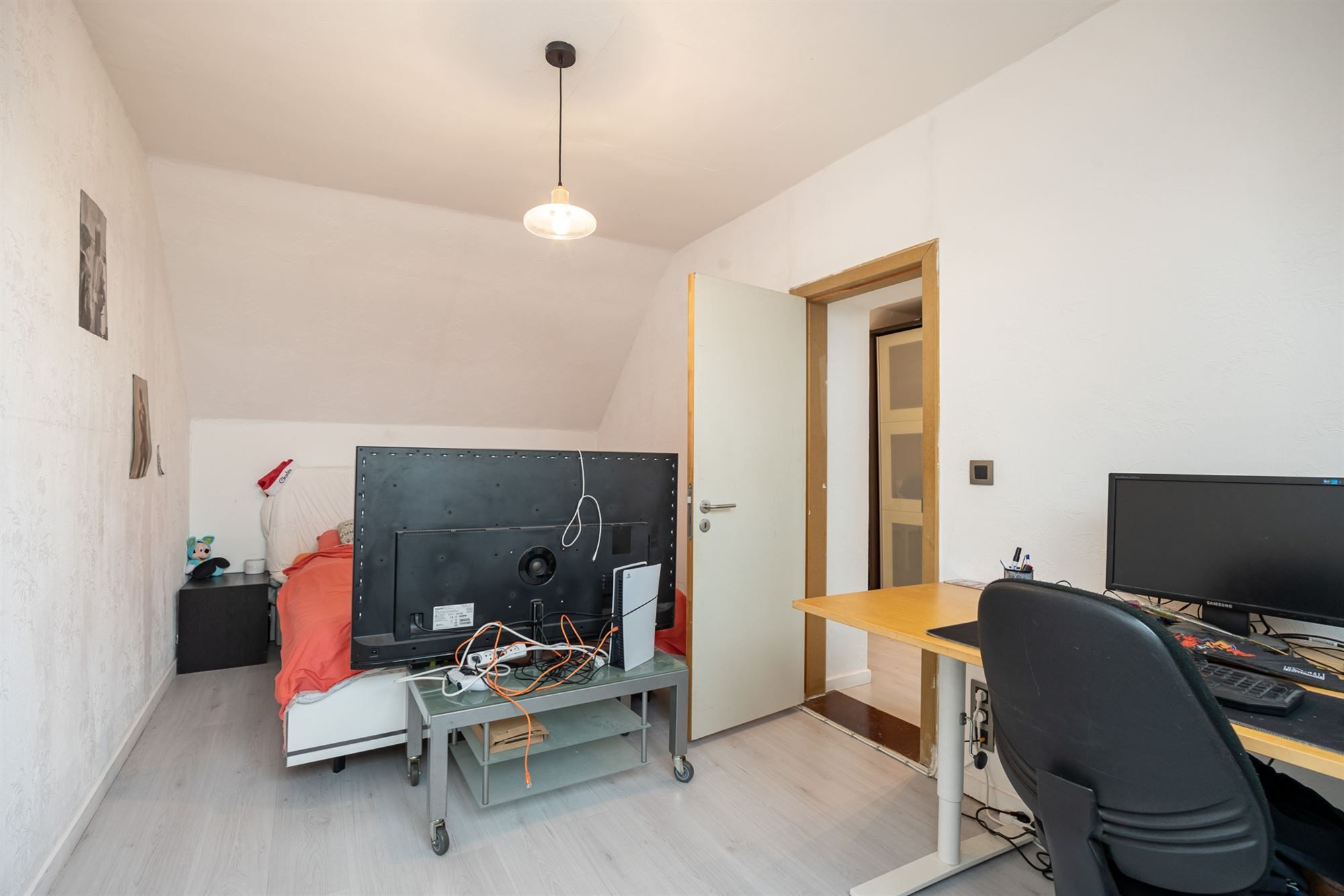 Instapklare, energiezuinige woning met ruime tuin en zwembad foto 21