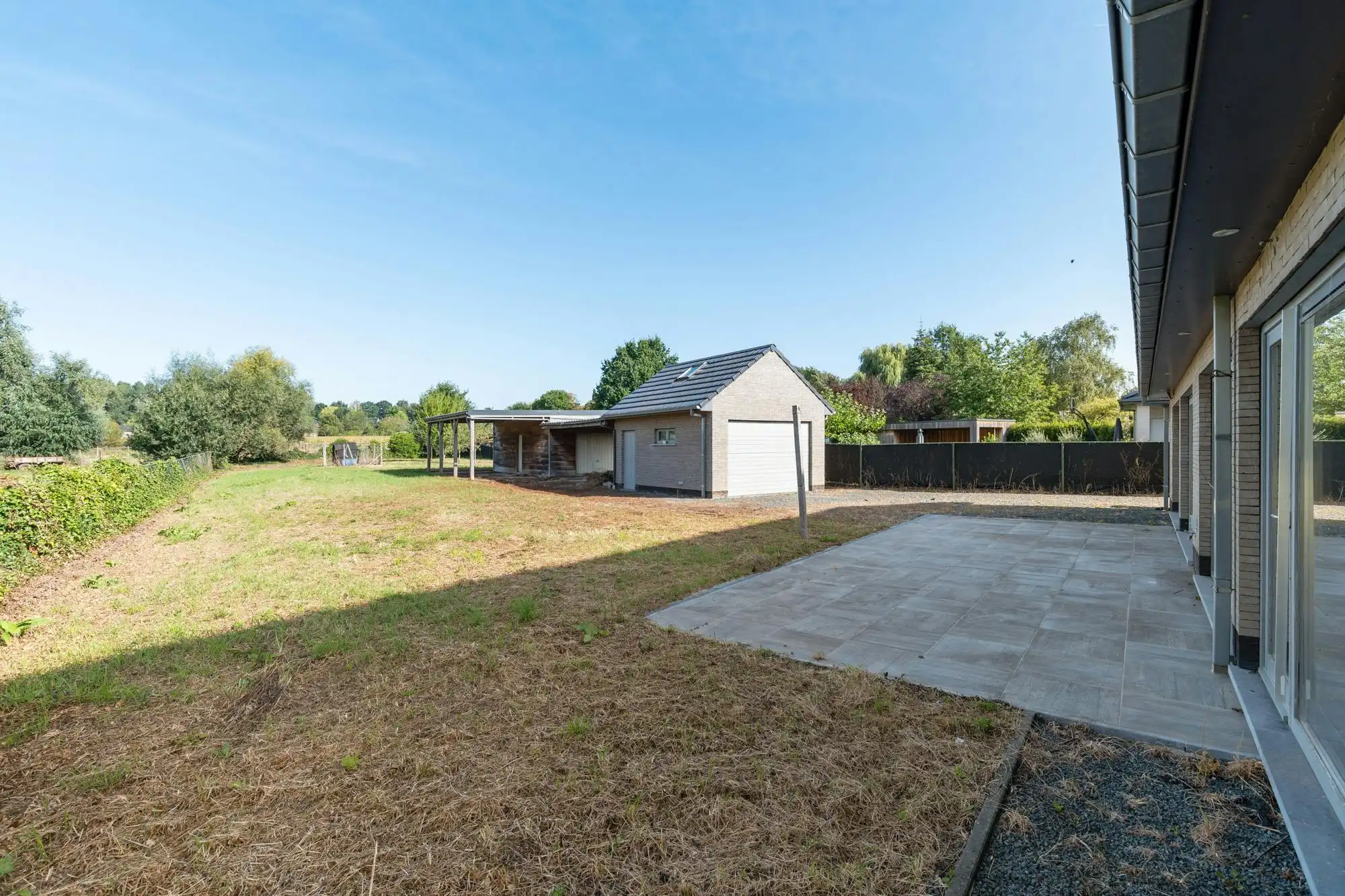Ruime villa met tuin & 2 garages, ideaal als kangoeroewoning foto 12