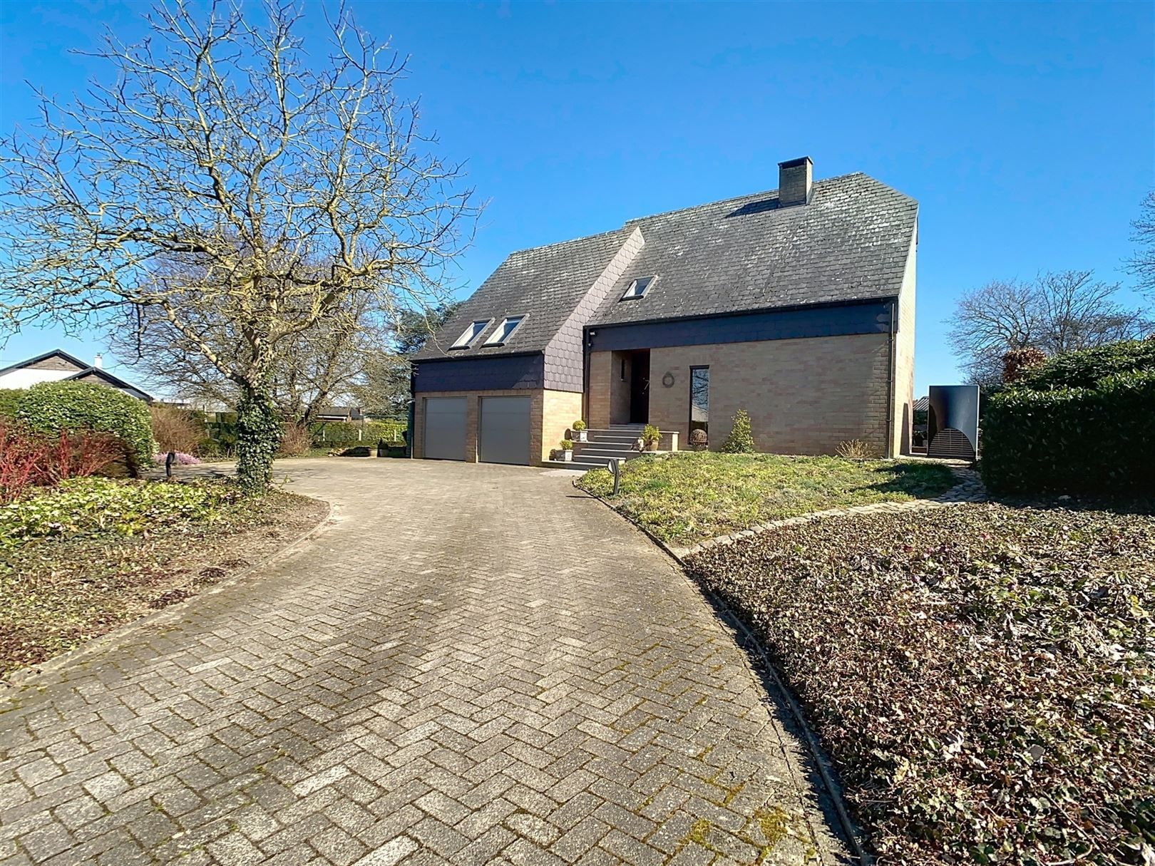 Ruime vrijstaande woning, 4 slpks, garage, tuin, 26a 17ca foto 2