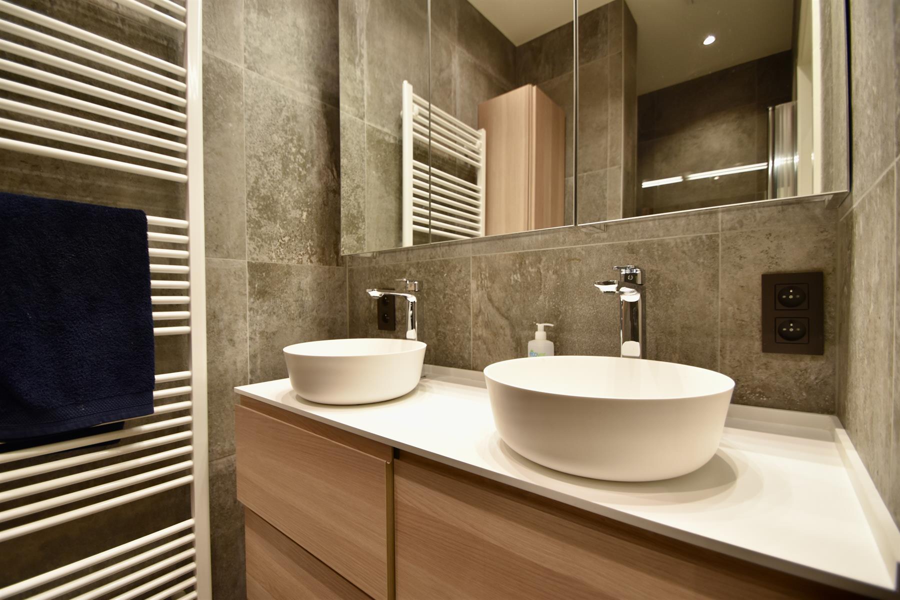 ANTWERPEN - Mooi gerenoveerd appartement nabij het hippe Zuid! foto 7
