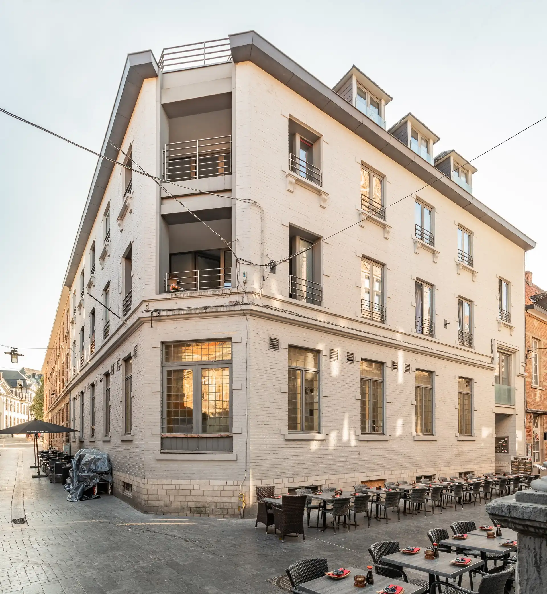 Stijlvol tweeslaapkamerappartement met terras foto 13