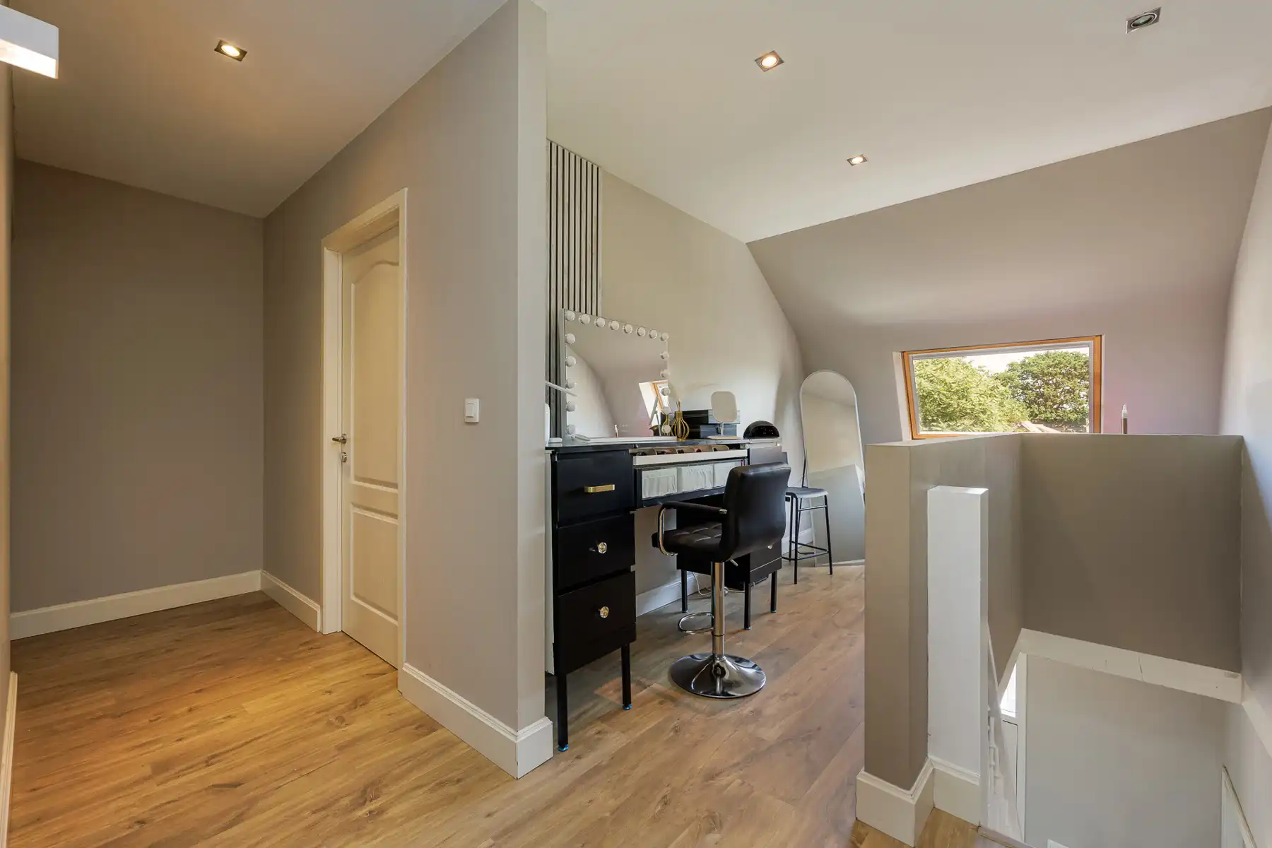 Ruime gezinswoning met 4 slaapkamers op een perceel van 610m². foto 11