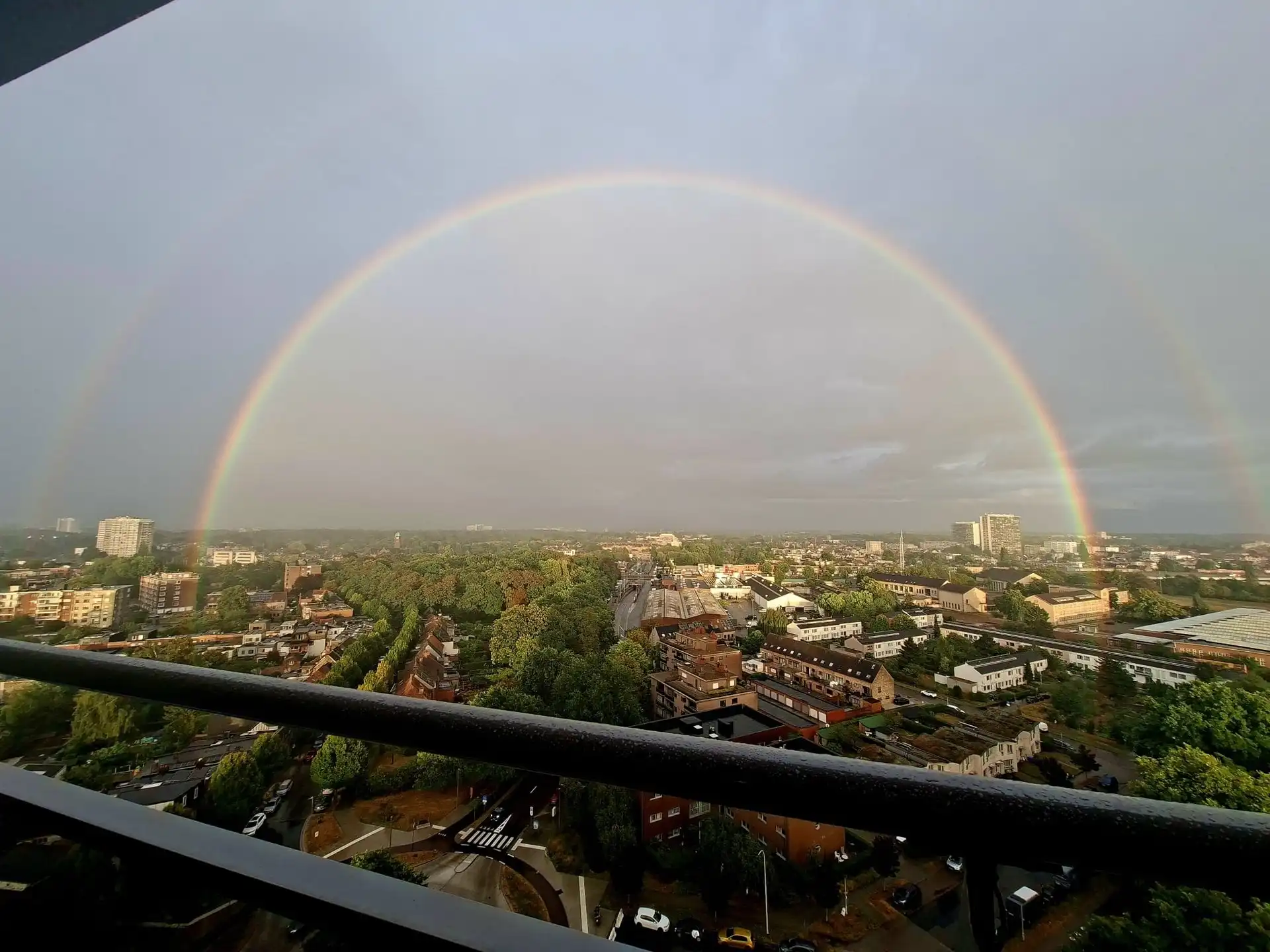 Ruim en lichtrijk 2 slaapkamer appartement met prachtig uitzicht in Wilrijk. foto 6