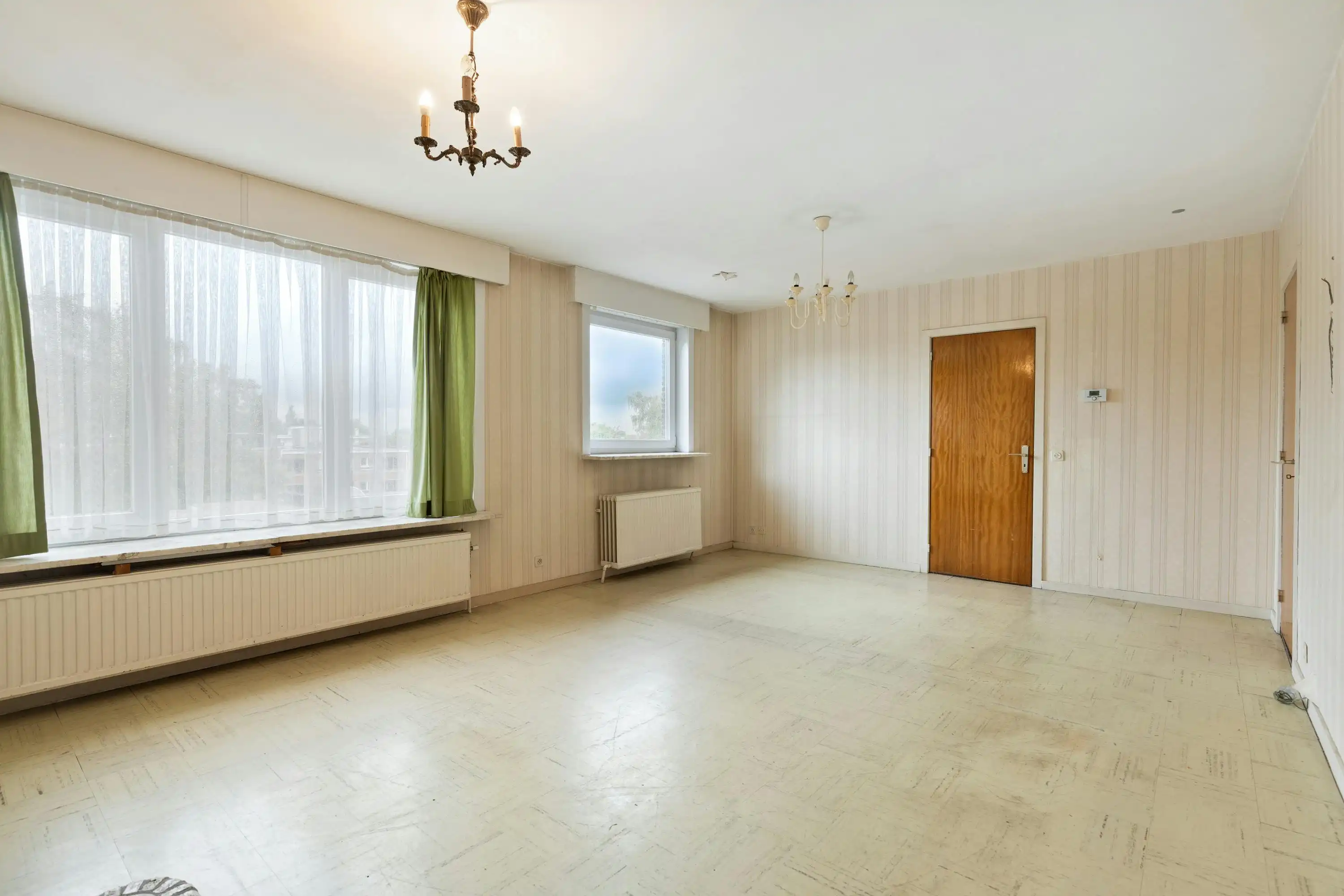 Te renoveren appartement op 4de verdieping te Deurne-zuid! foto 2
