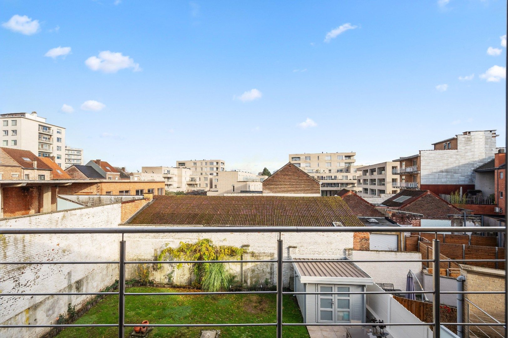 Recent app. met 2 slpks, terras en autostaanplaats foto 12