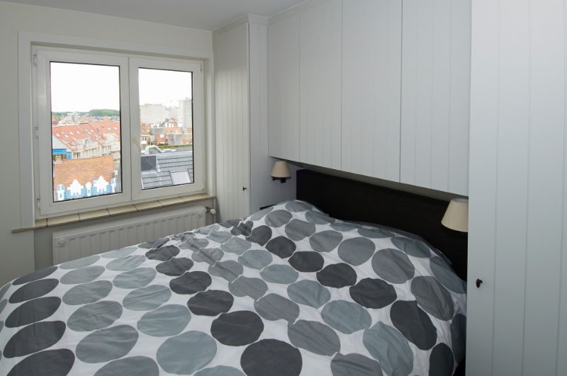 STIJLVOL EN HOOGWAARDIG AFGEWERKT APPARTEMENT CENTRAAL OP DE ZEEDIJK foto 6