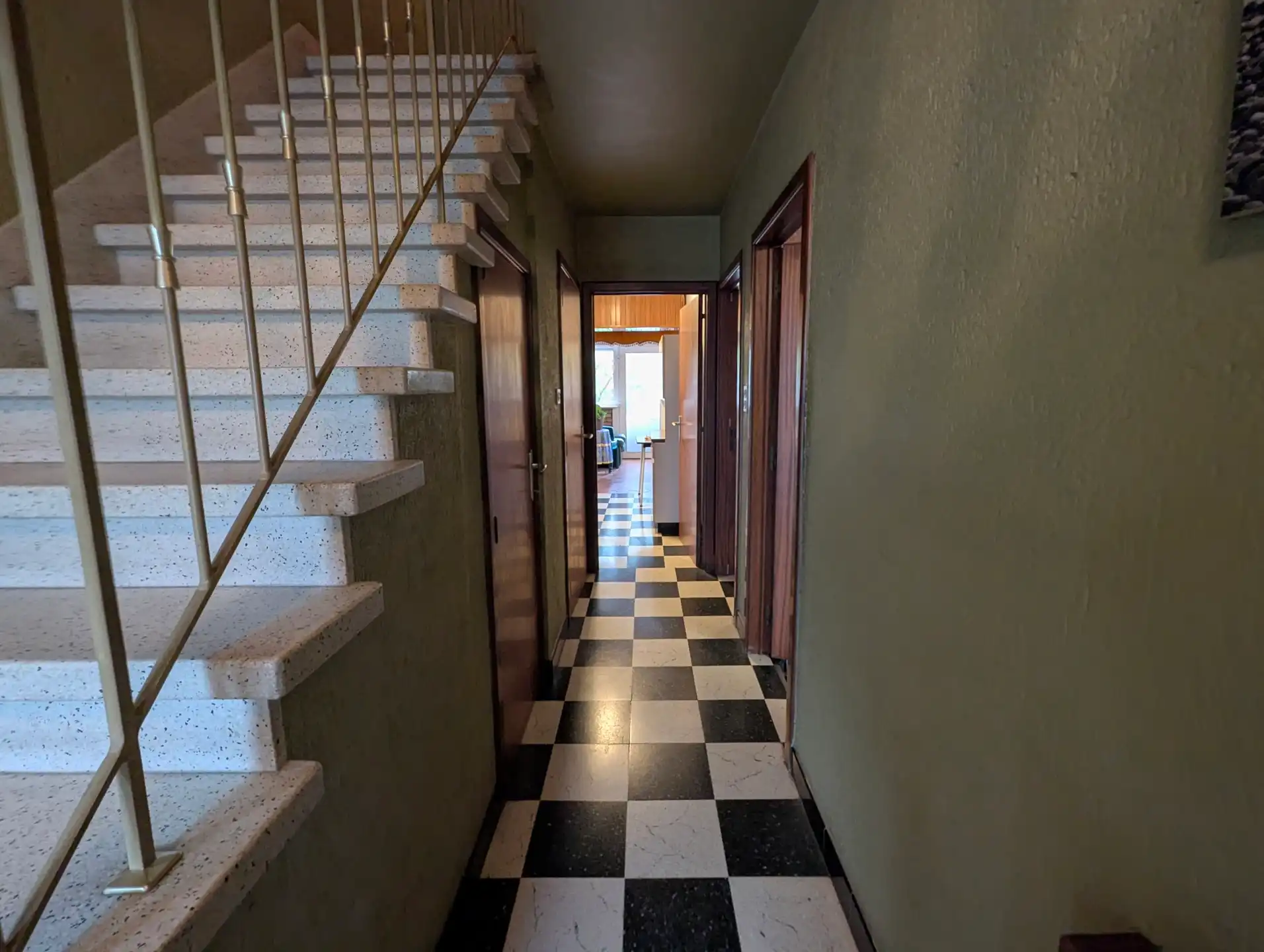 Ruime woning met zongerichte tuin te koop. Centrum De Panne aan zee. foto 8