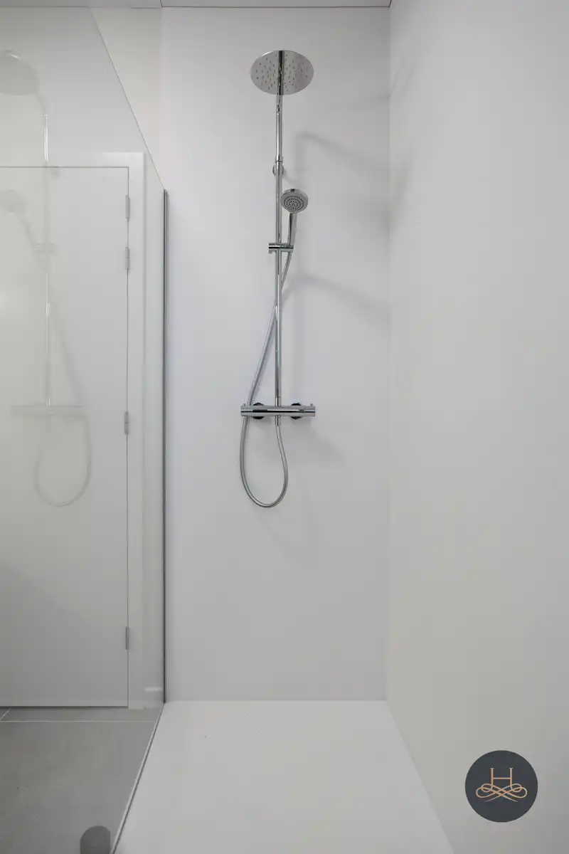 Uniek pand met ruime loods en instapklare woning foto 37