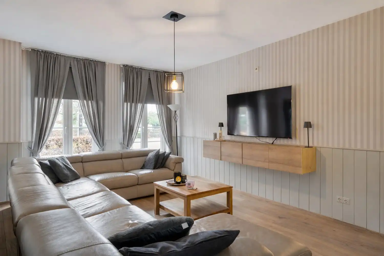 Ruime, instapklare pastorijwoning met bijgebouw op 1 180 m². foto 4