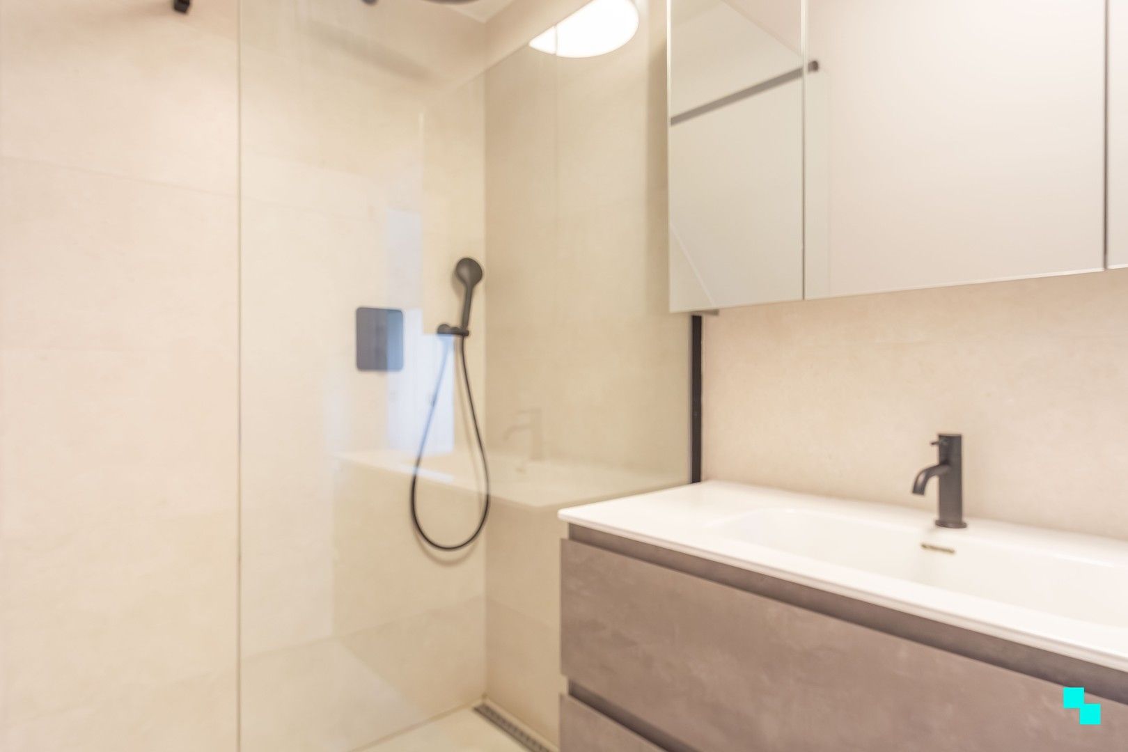 Ruime woning op rustige locatie te Wetteren foto 17