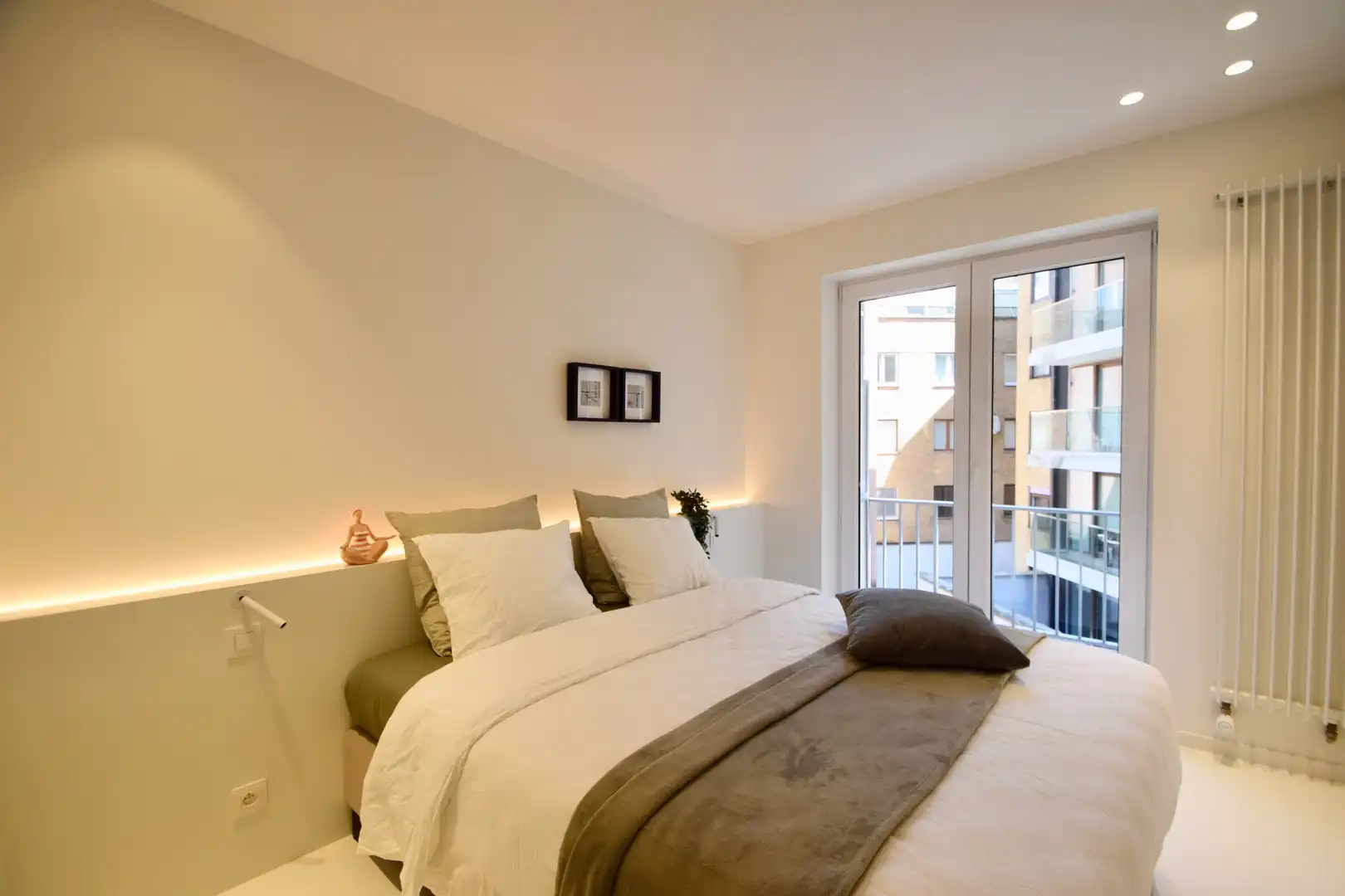 Lichtrijk gerenoveerd appartement nabij de winkels, het strand en de zee. foto 10