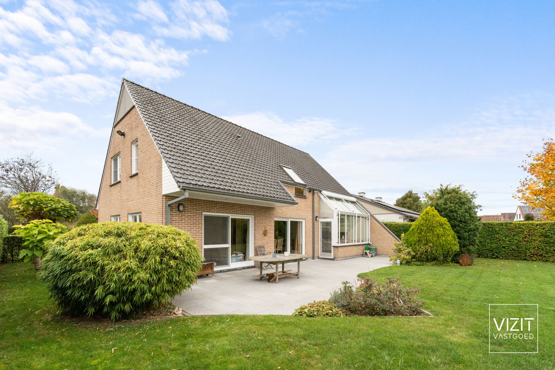 Ruime villa met mooie aangelegde tuin op toplocatie foto 7