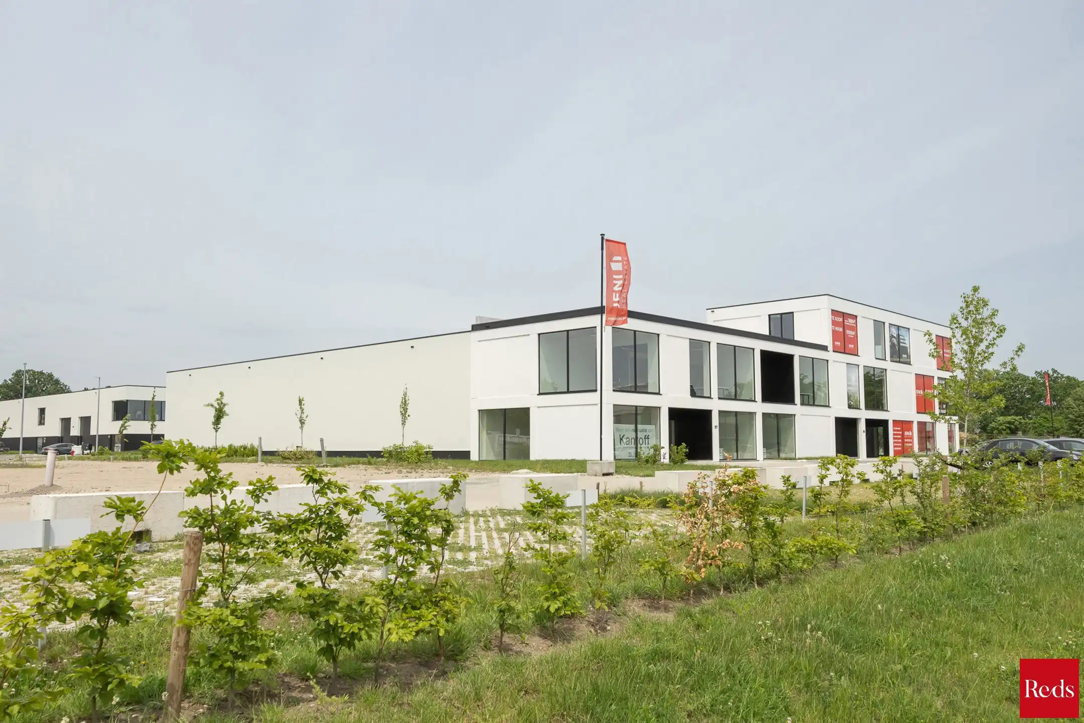 Magazijn te huur van ca. 288 m² in bedrijvenpark 'De Zwaan' foto 3