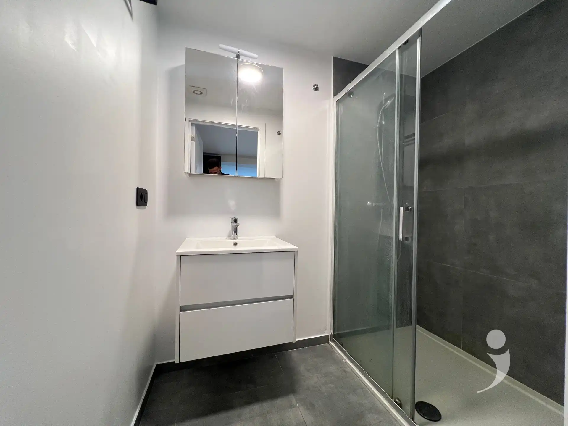 Ruime studio met privéterras foto 7