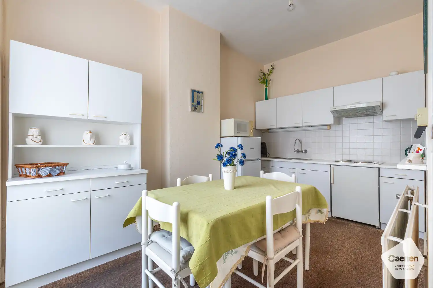 Te renoveren tweeslaapkamerappartement nabij het centrum en het strand foto 3