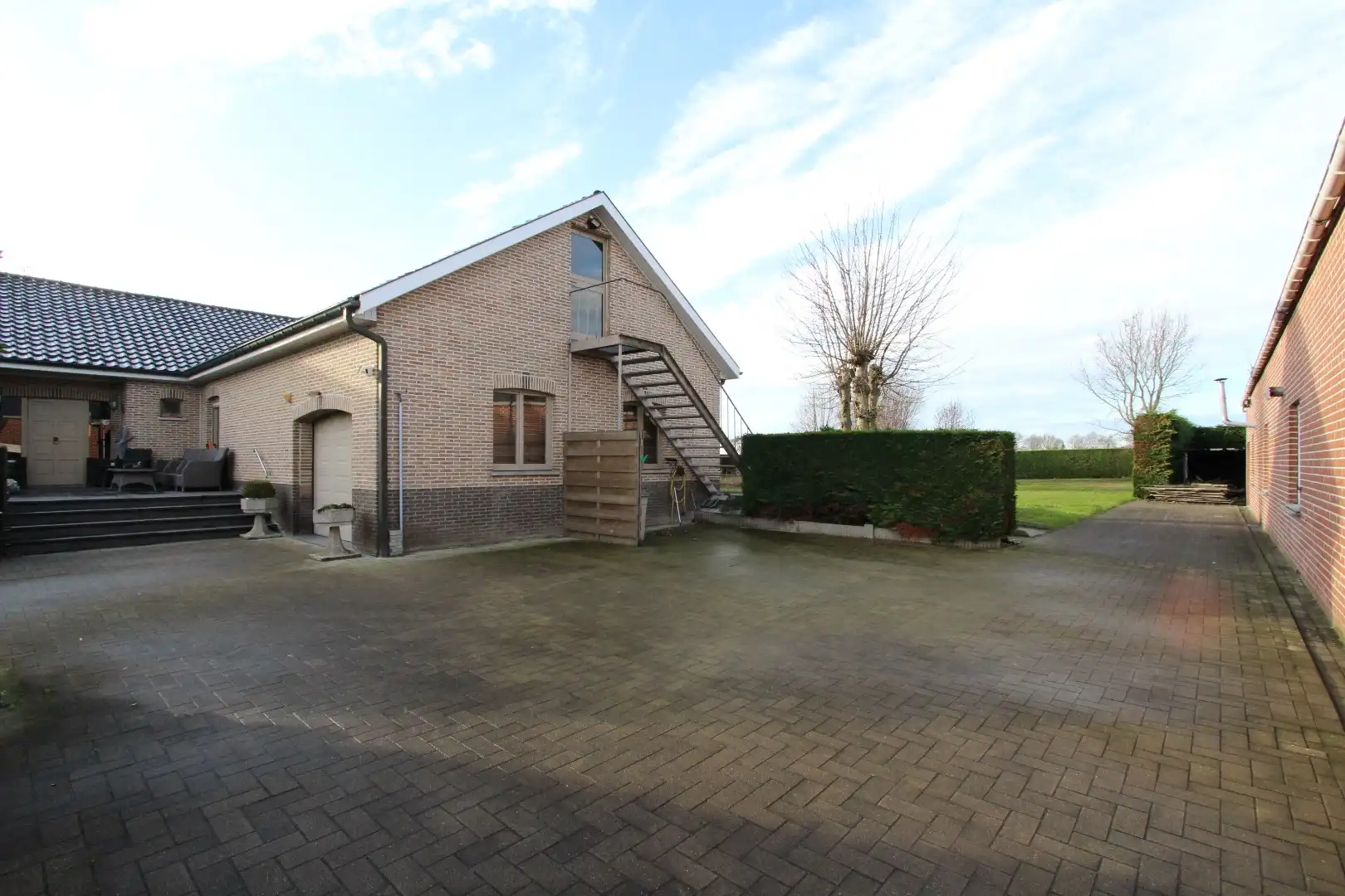 Landelijk gelegen woning met loods foto 4