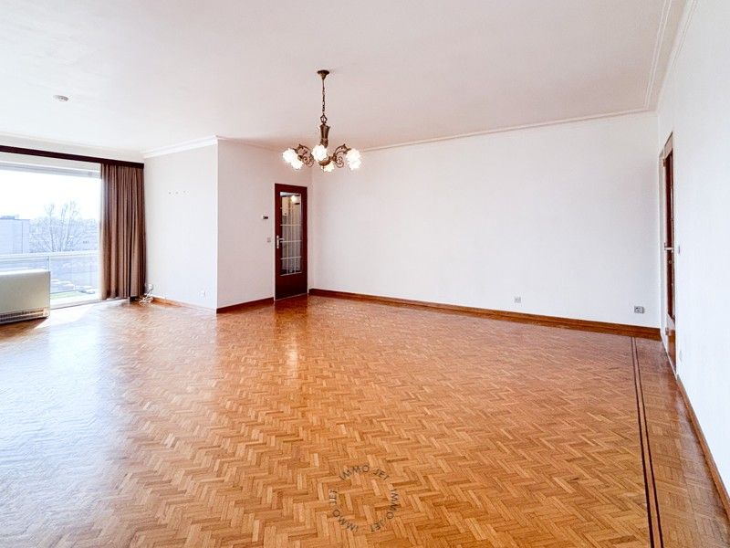 Ruim en lichtrijk appartement met 3 slaapkamers in hartje Beveren foto 4