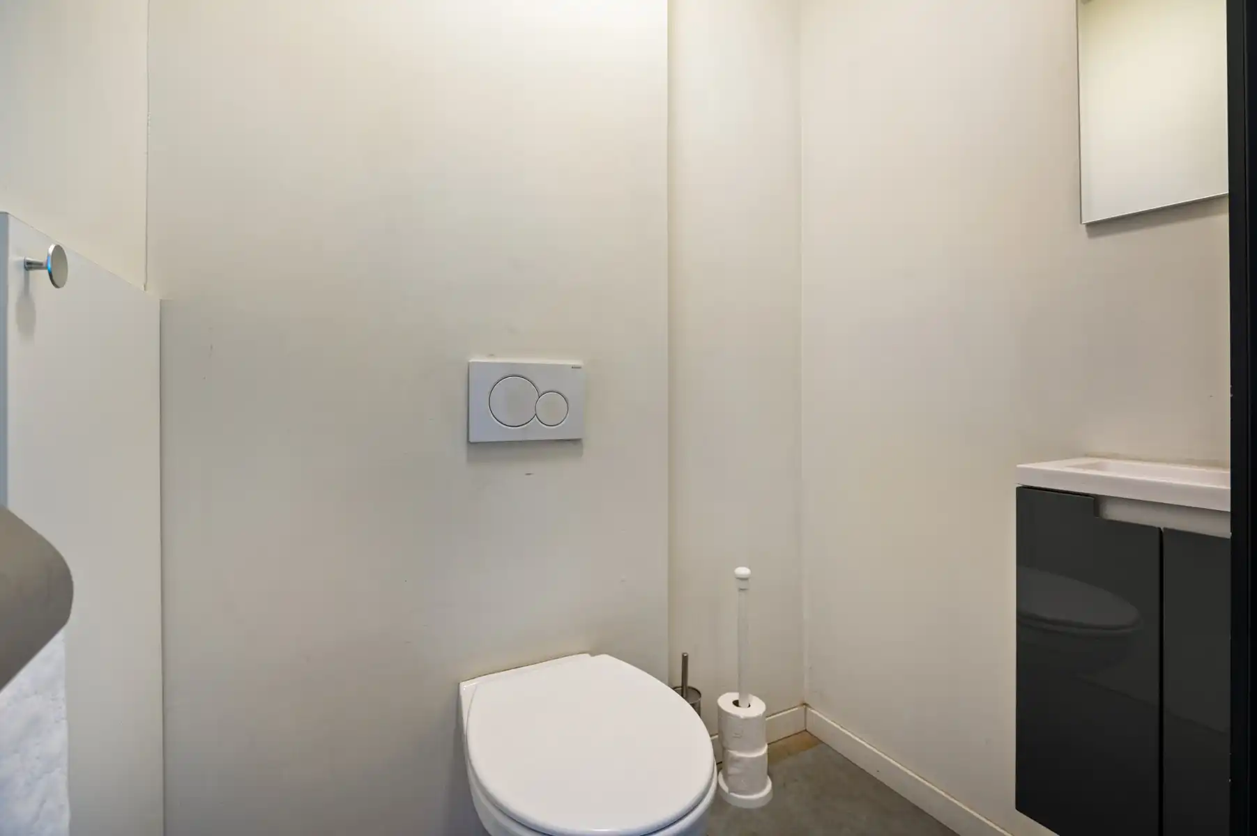 KMO Unit van 210m²+63m² verdieping+ 2pp foto 9