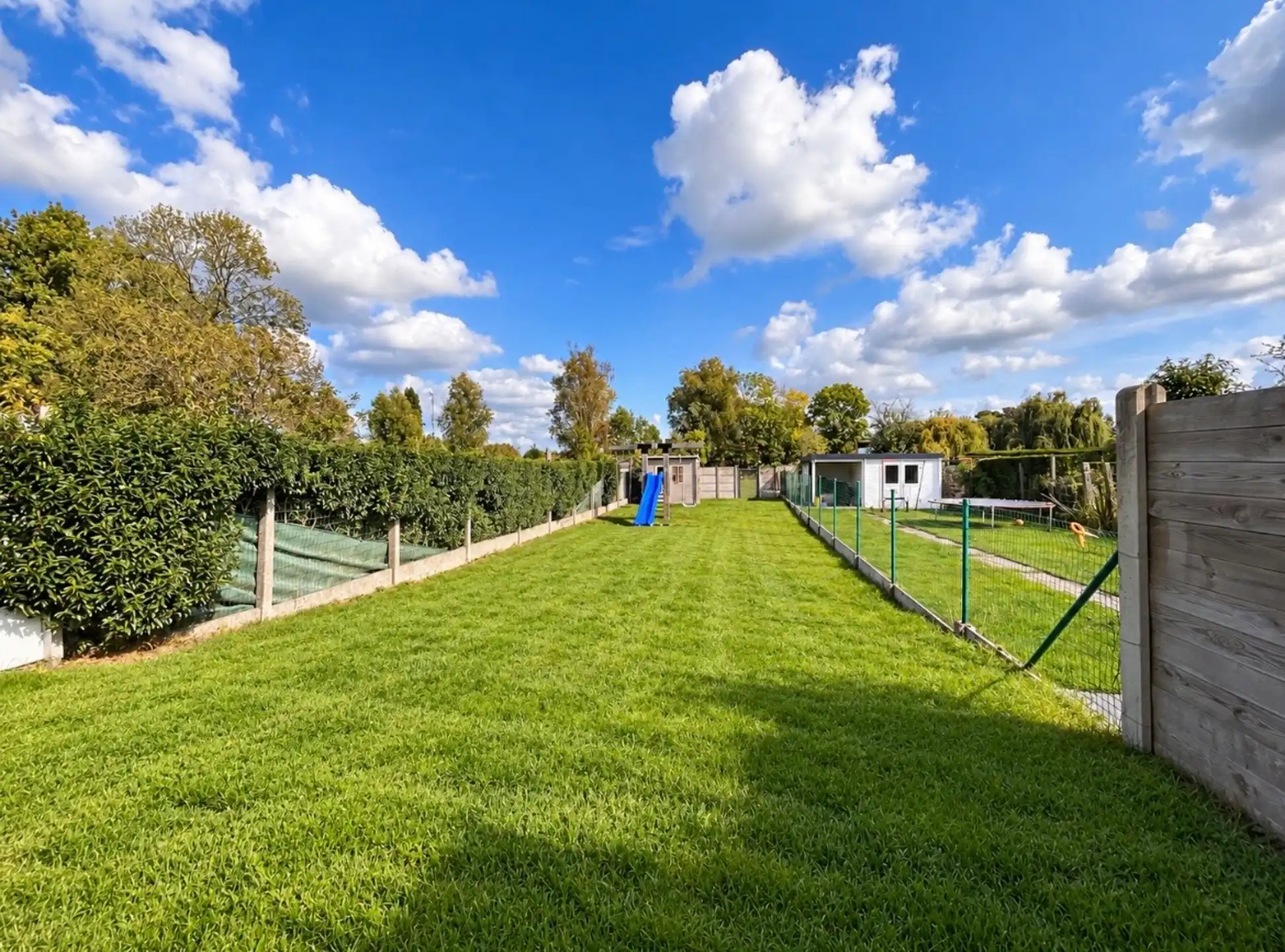 RUIME WONING MET 3 SLPK EN ZONNIGE TUIN. foto 19