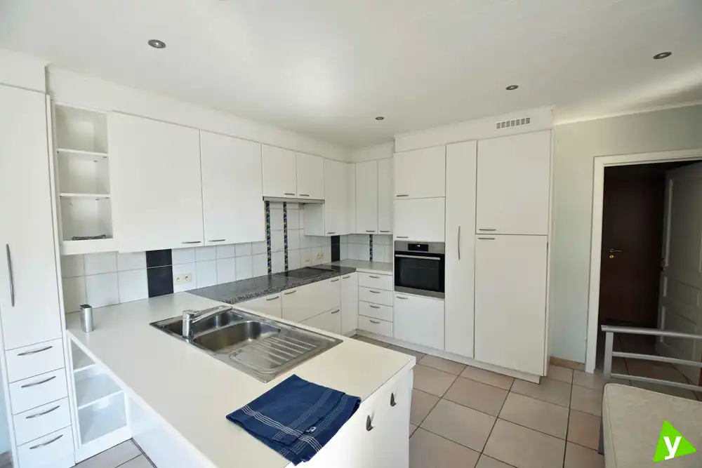 Ruime woning nabij het centrum van Waarschoot foto 7