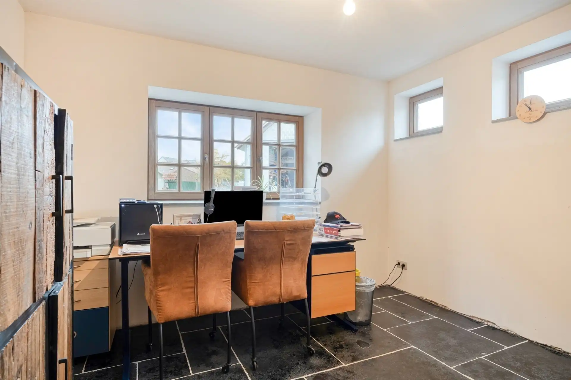 Volledige gerenoveerde woning met loods foto 21