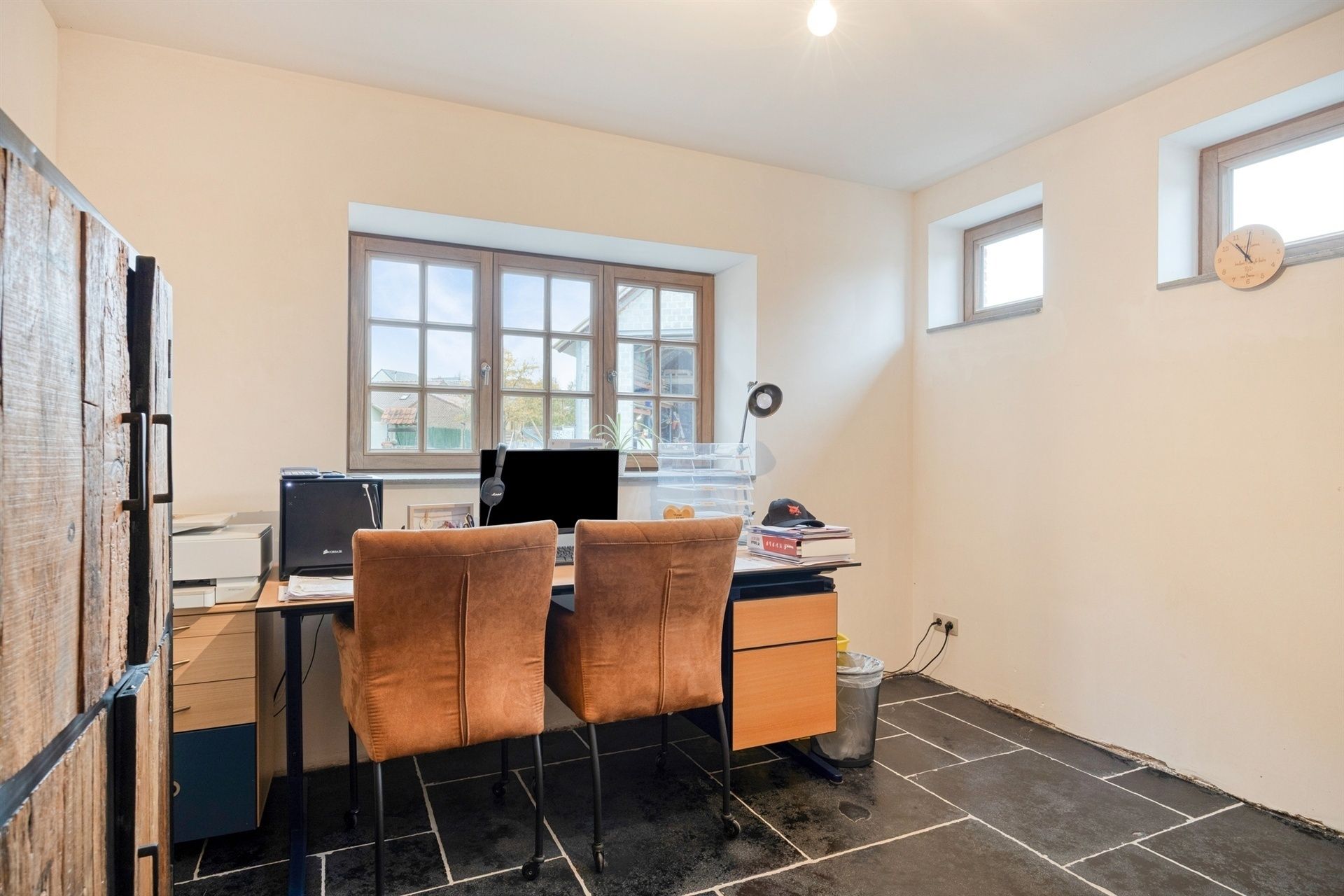 Volledige gerenoveerde woning met loods foto 21