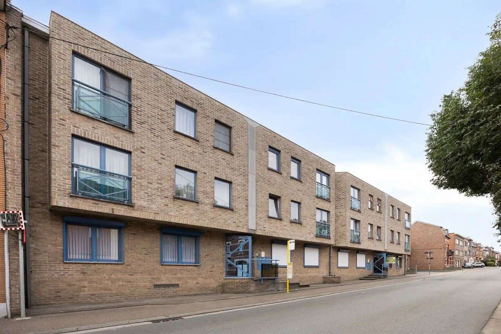 Instapklaar appartement met ruim terras en garage foto 17
