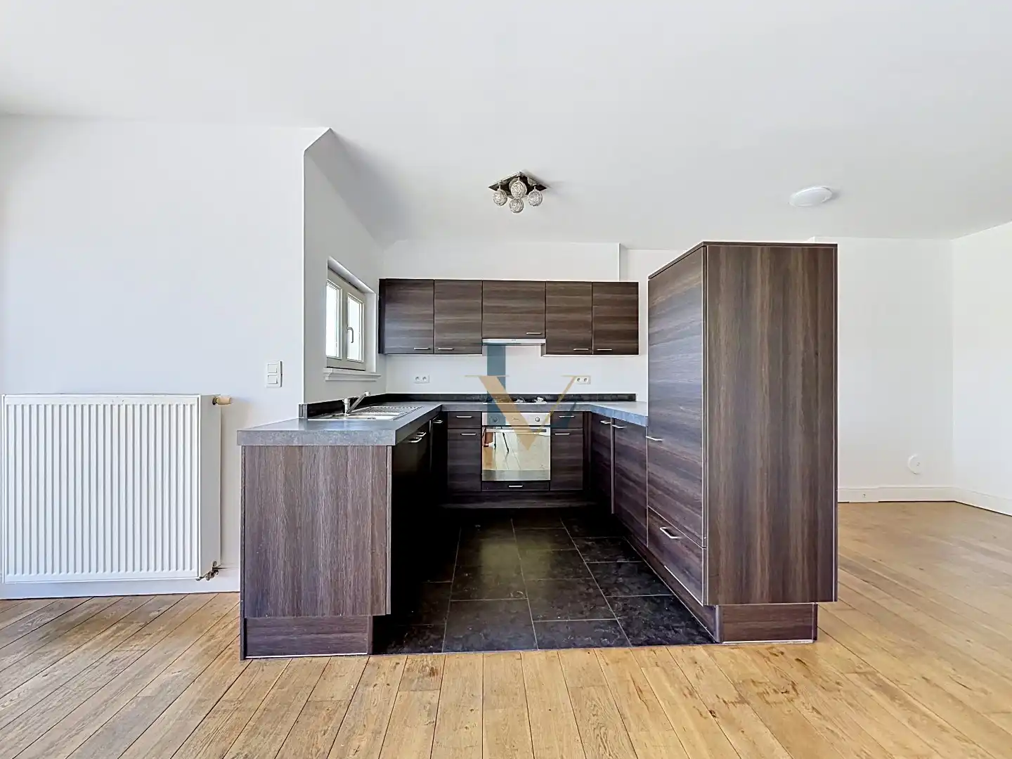 Instapklaar duplex appartement met 2 slpk. en 2 bdks. en mooi terras. foto 5