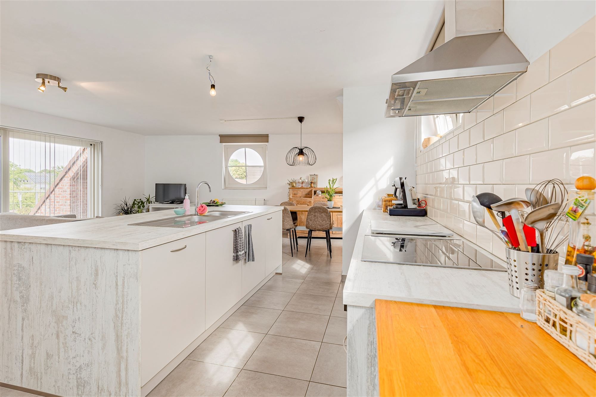 Prachtige loft met 3 slpk en ruim terras in Bazel foto 6