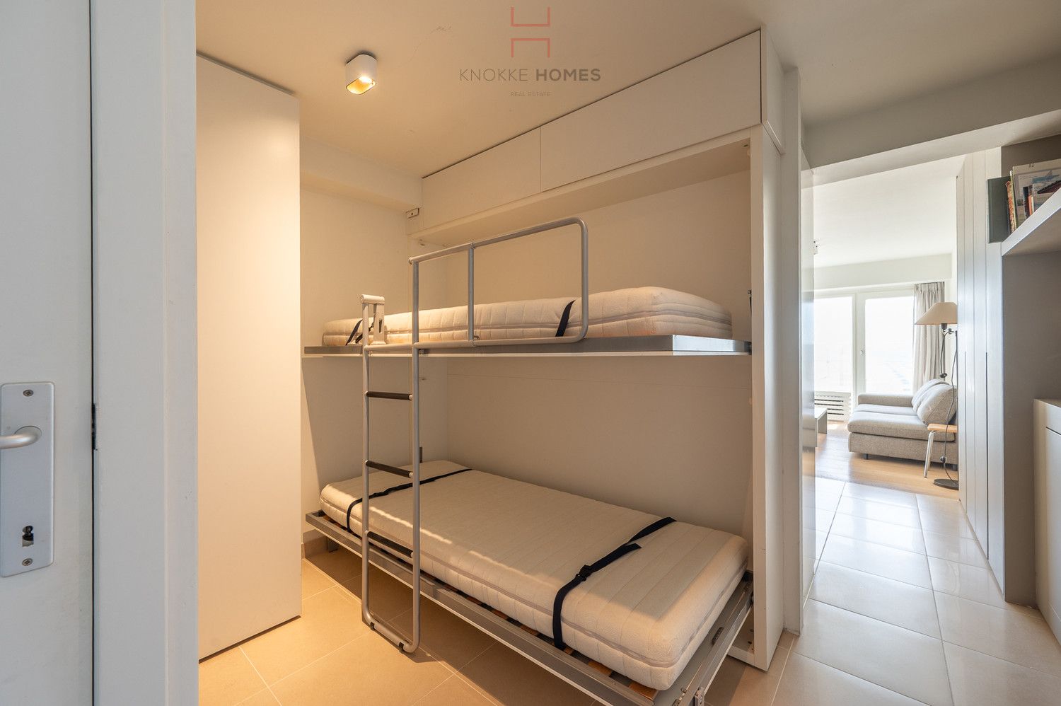 Breed appartement met fenomenaal zicht over het Albertstrand in Duinbergen foto 14