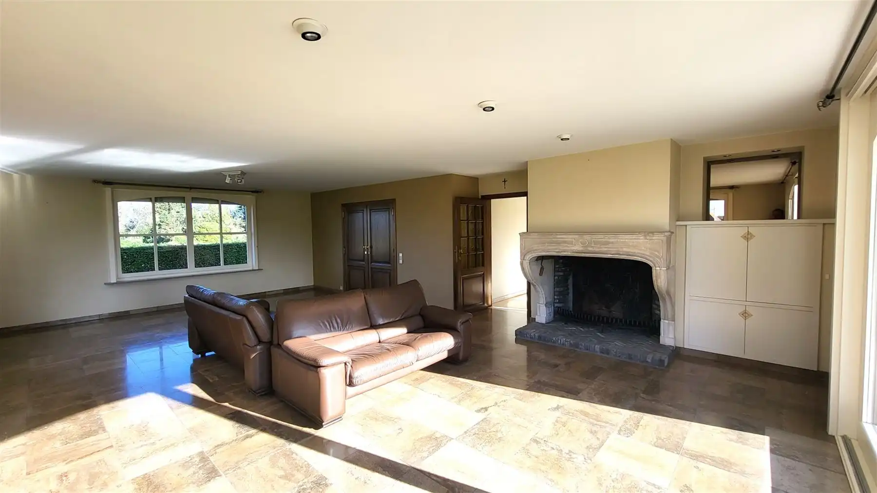 Ruime villa met 4 ruime slaapkamers foto 6