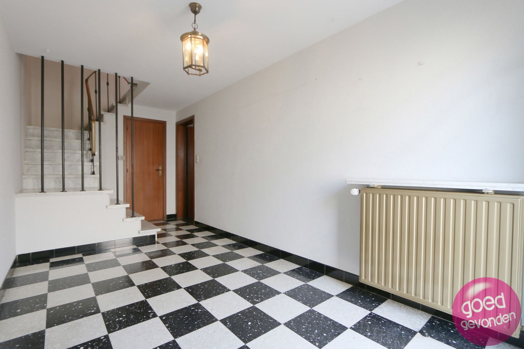 GEZINSWONING - 3 SLK - STADSTUIN - GARAGE - CENTRUM - RUSTIG foto 3