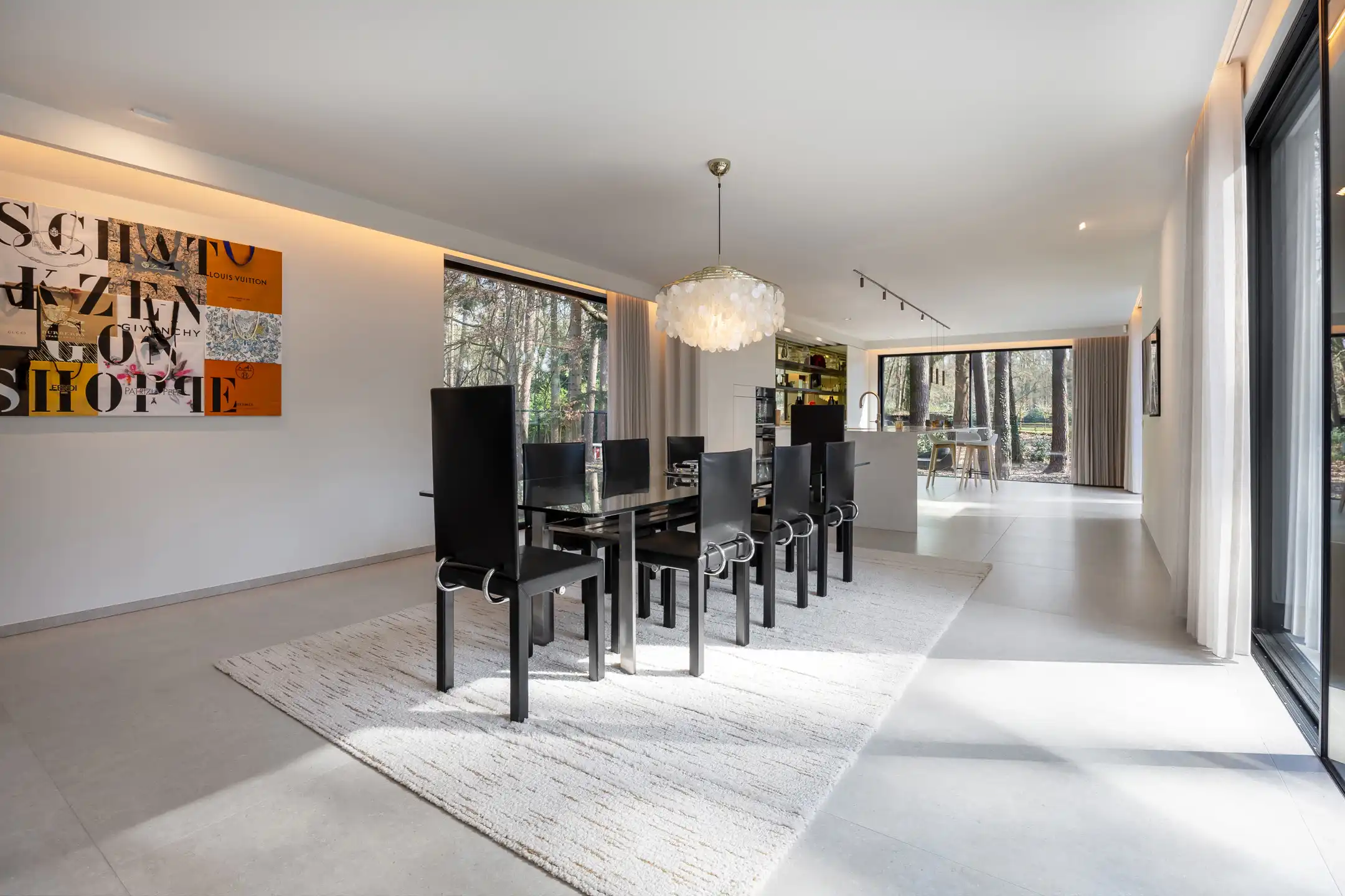 Exclusieve moderne villa met panoramisch zicht op groen foto 12