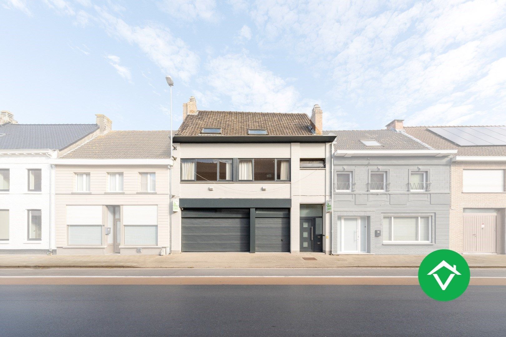 Woning met appartement te koop in het centrum van Eernegem foto 3