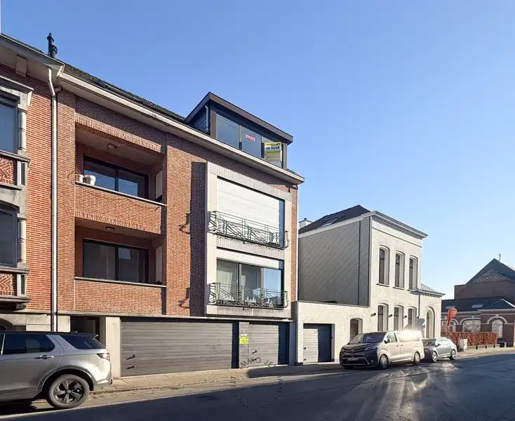 Dakappartement te huur in hartje Beveren foto {{pictureIndex}}