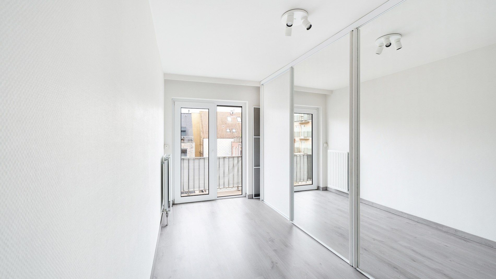 Appartement met 2 slaapkamers in de Lippenslaan te koop foto 17