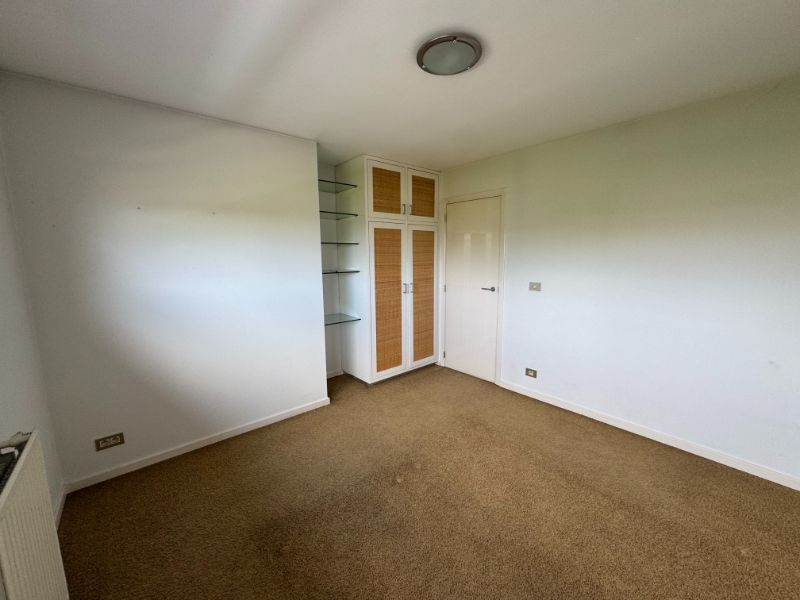 TE HUUR villa in rustige buurt foto 25