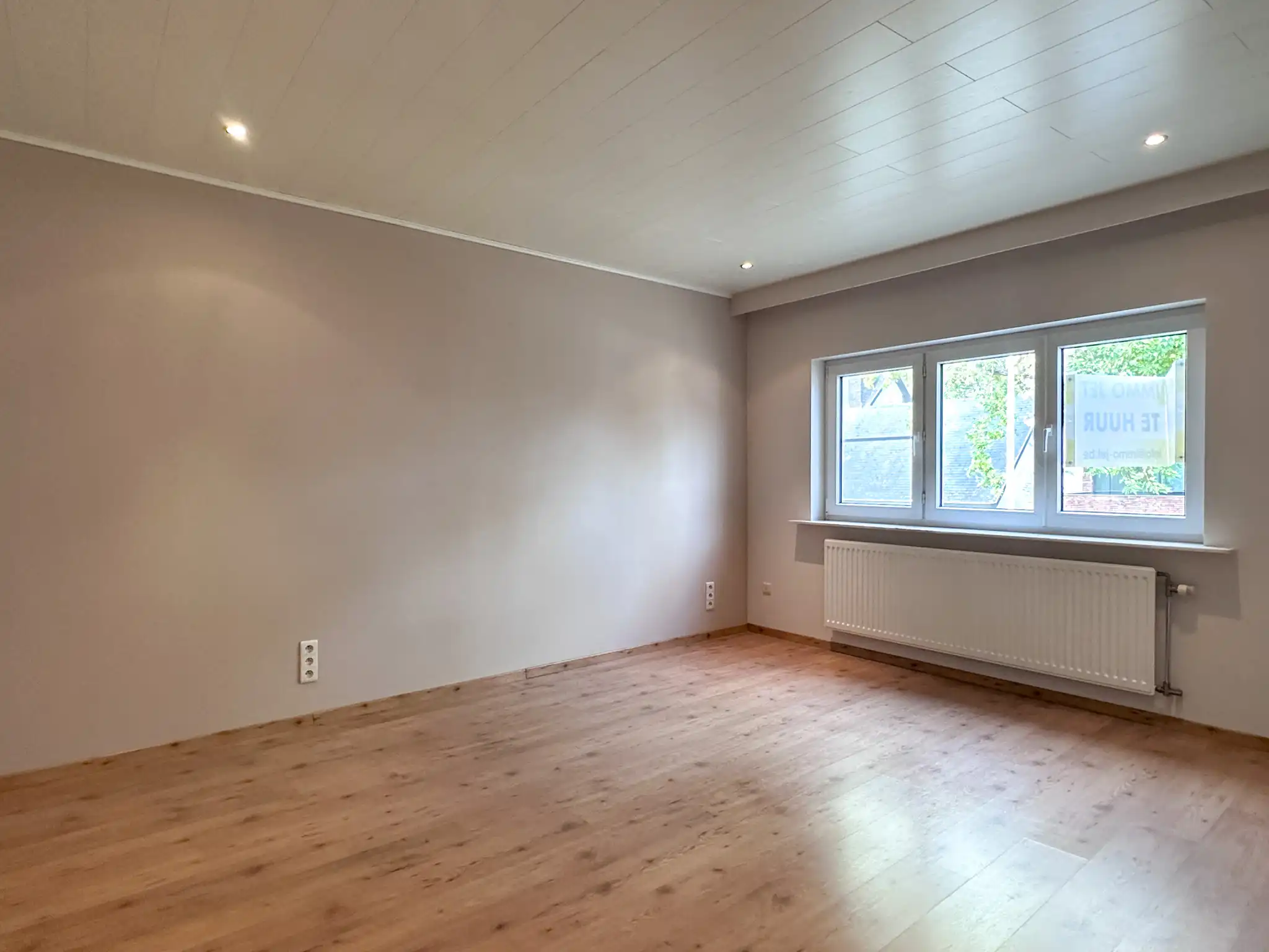 Woning met twee slaapkamers, dressing, garage en tuin te huur in het hartje van Melsele foto 12